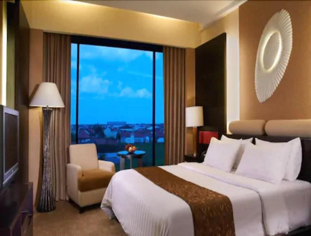 Rattan Inn Hotel Банджармасин Экстерьер фото