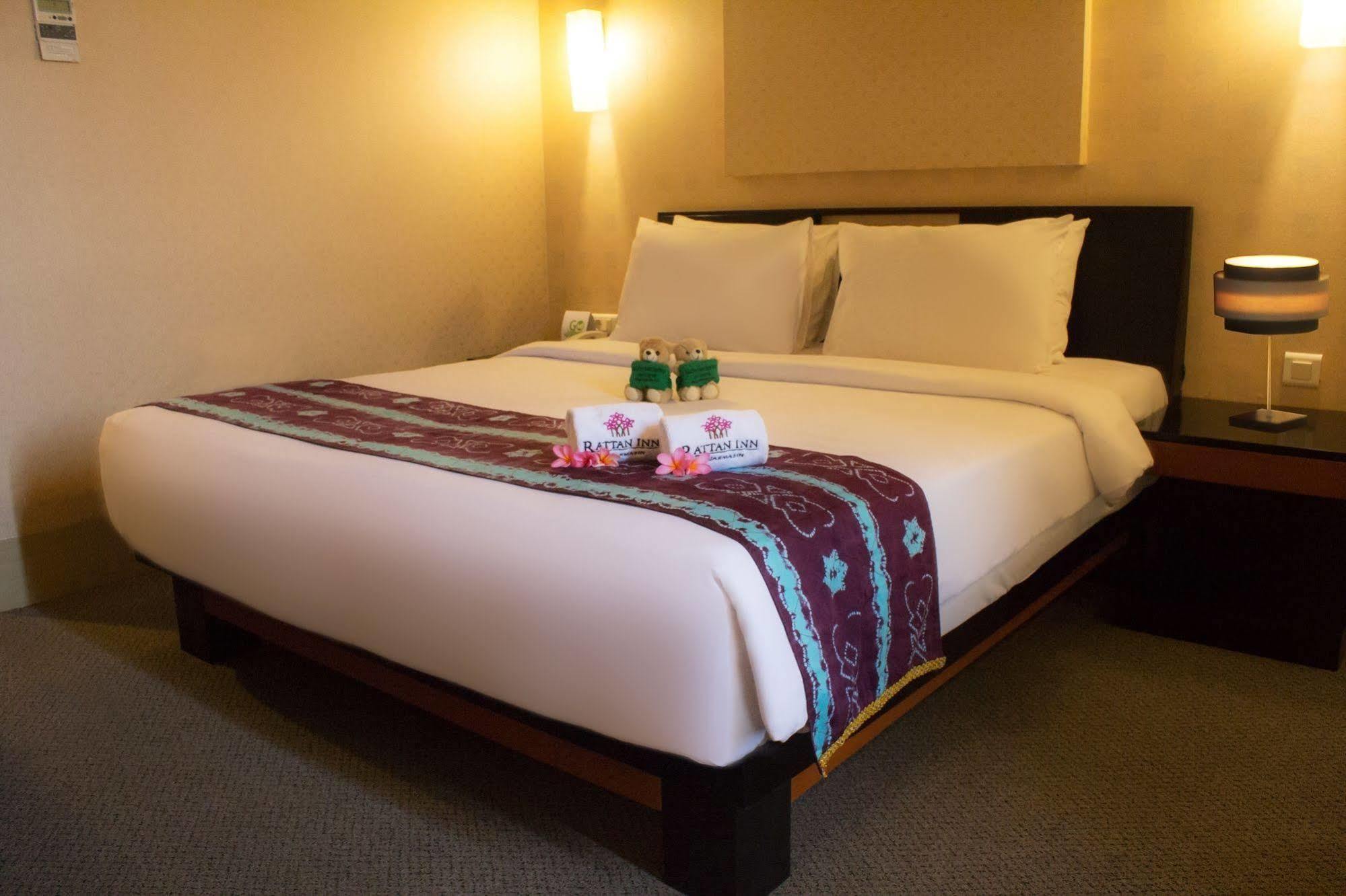 Rattan Inn Hotel Банджармасин Экстерьер фото